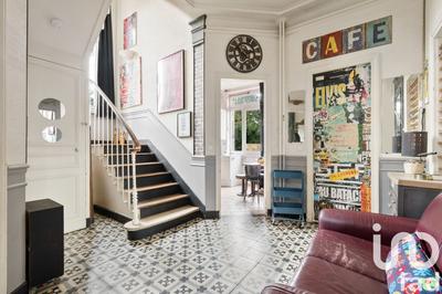 Maison - 230 m² - 9 pièces