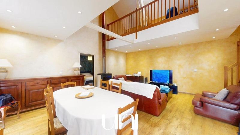 Maison - 214 m² - 6 pièces