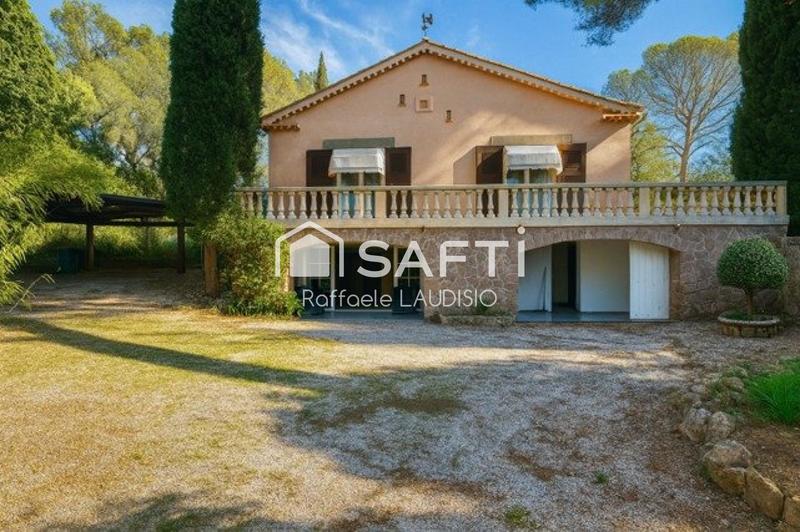 Maison - 210 m² - 6 pièces