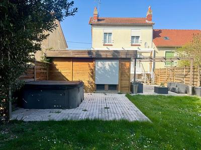 Maison - 90 m² - 5 pièces