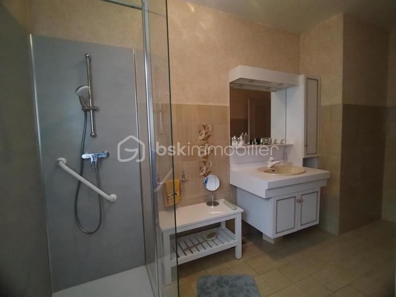 Maison traditionnelle - 222 m² - 9 pièces