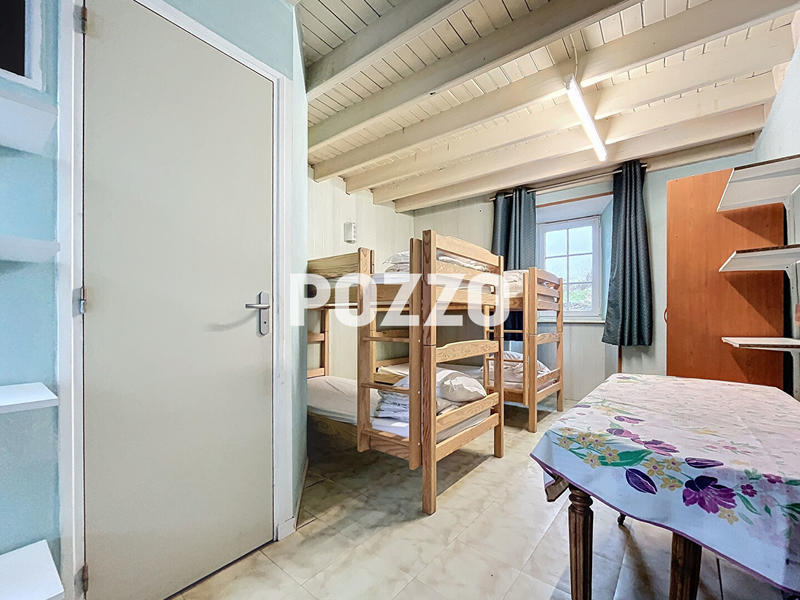 Maison - 240 m² - 16 pièces