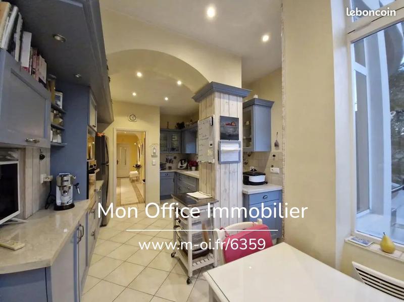 Propriété - 280 m² - 10 pièces