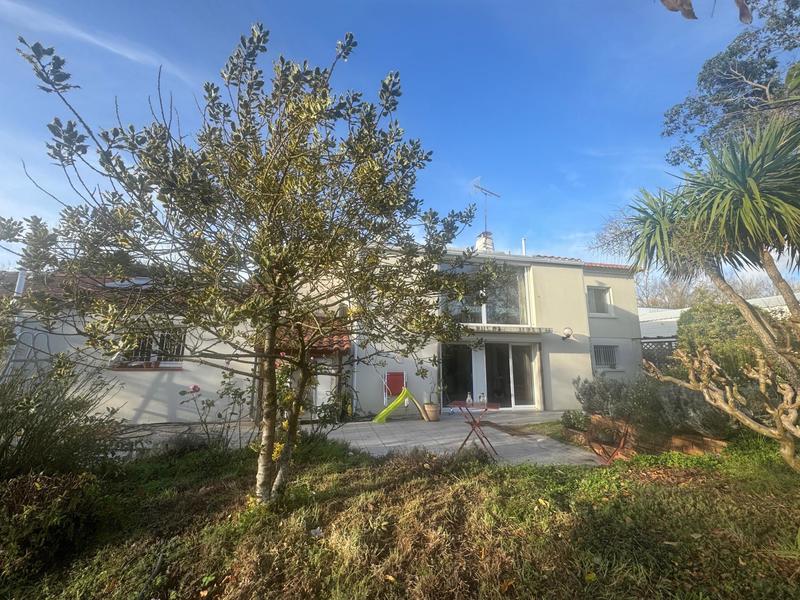 Maison - 165 m² - 6 pièces