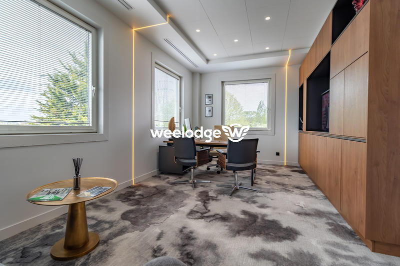 Bureau - 200 m² - 9 pièces