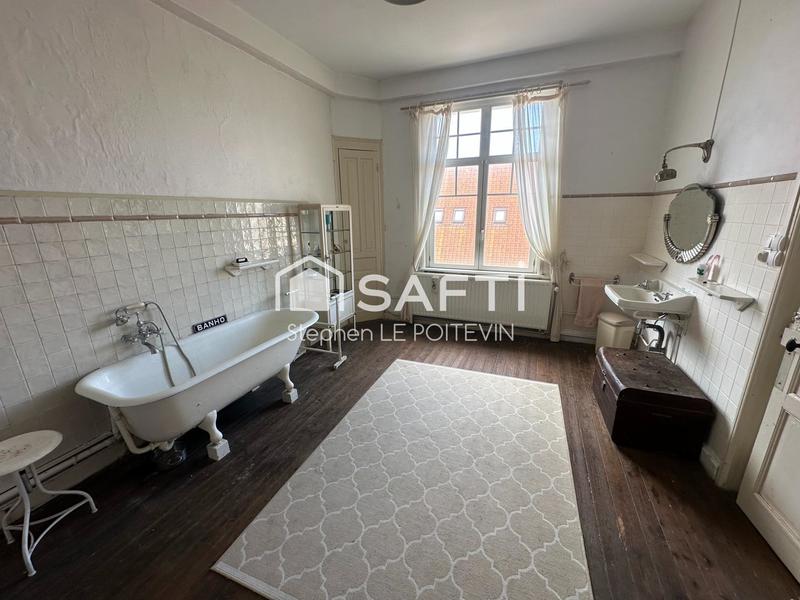 Maison - 272 m² - 12 pièces