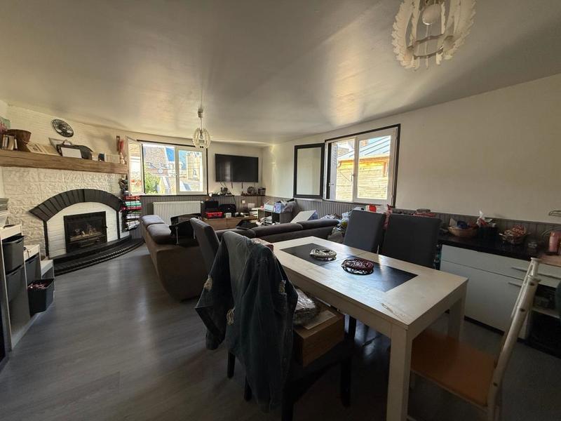 Maison - 250 m² - 7 pièces