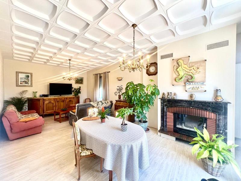 Maison - 256 m² - 6 pièces