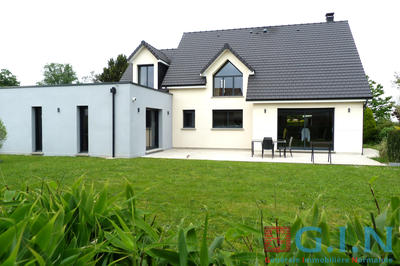 Maison - 201 m² - 9 pièces