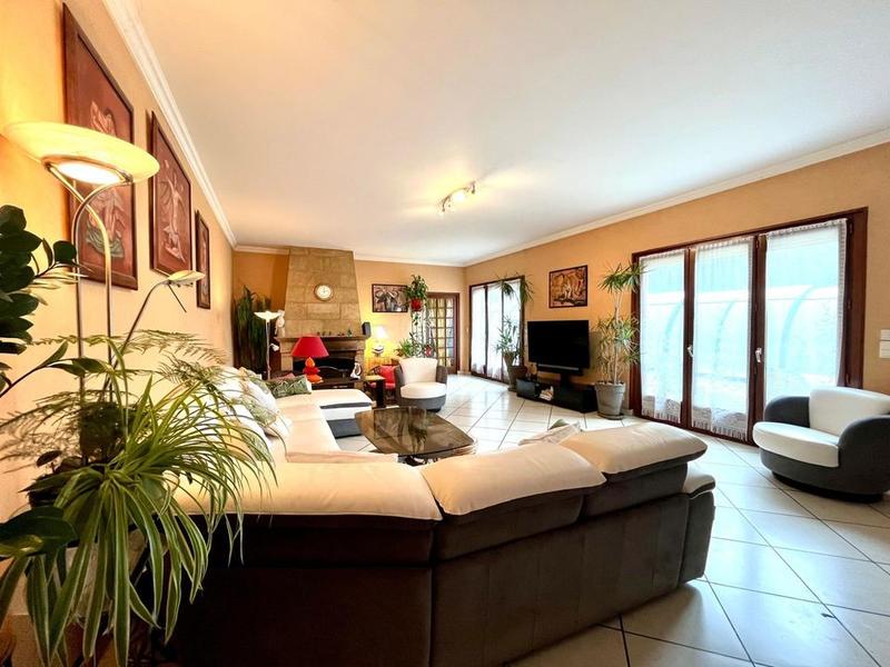 Maison - 313 m² - 9 pièces
