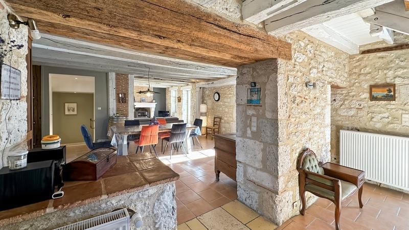 Propriété - 437 m² - 20 pièces