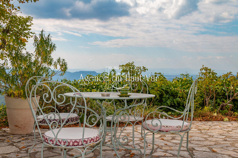 Propriété - 477 m² - 8 pièces