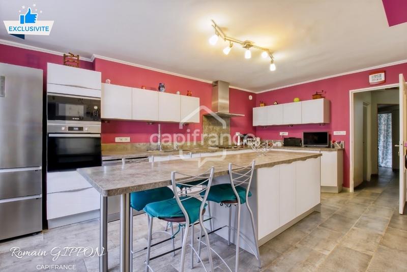 Maison - 212 m² - 9 pièces