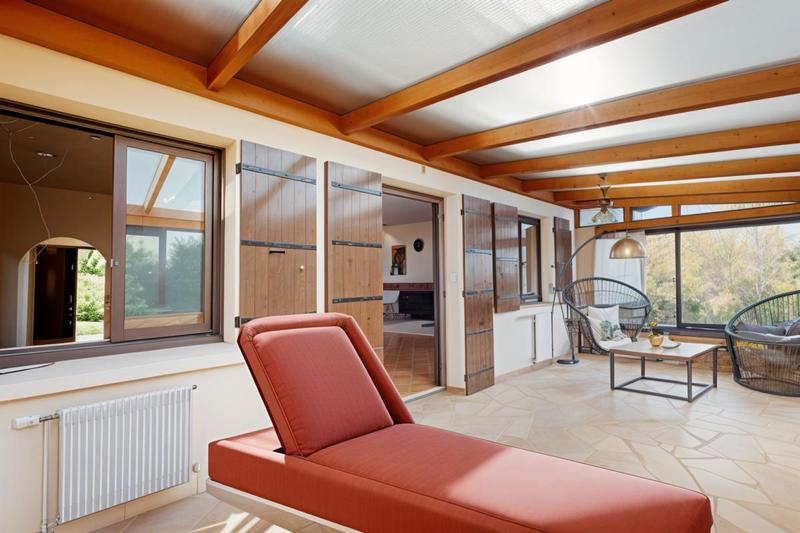 Maison - 230 m² - 8 pièces