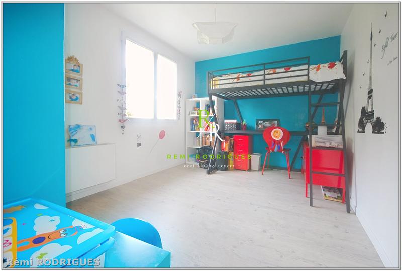 Maison - 219 m² - 10 pièces