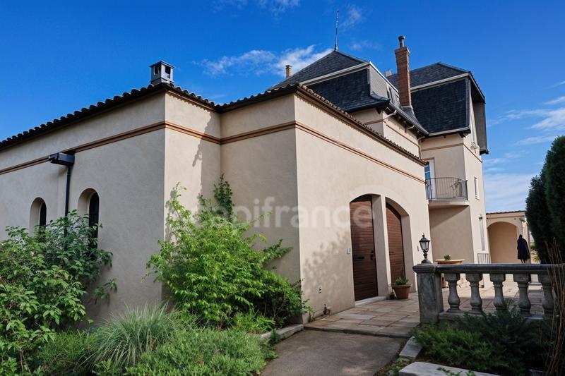 Maison bourgeoise - 218 m² - 1 pièce