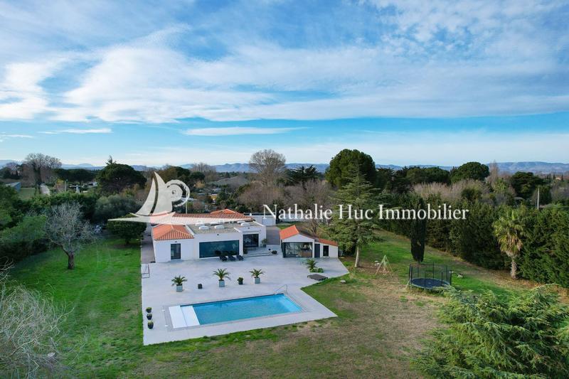 Propriété - 285 m² - 6 pièces