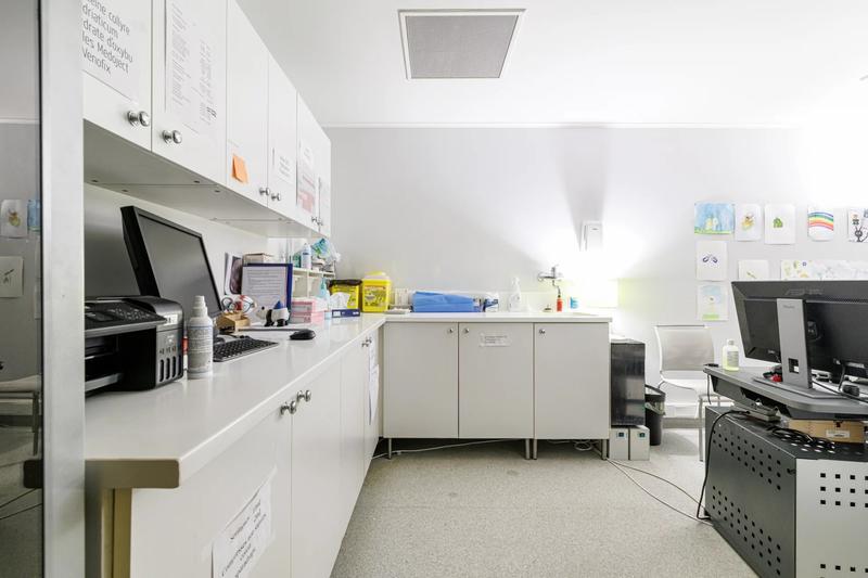 Local commercial - 224 m² - 9 pièces