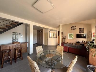 Maison - 181 m² - 7 pièces