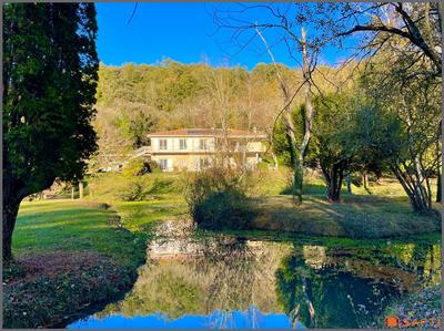 Maison - 230 m² - 8 pièces