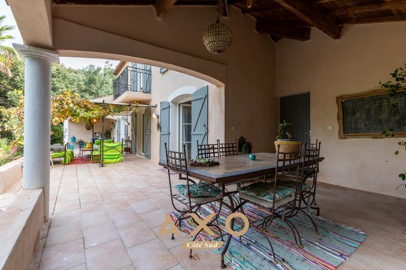 Propriété - 164 m² - 6 pièces