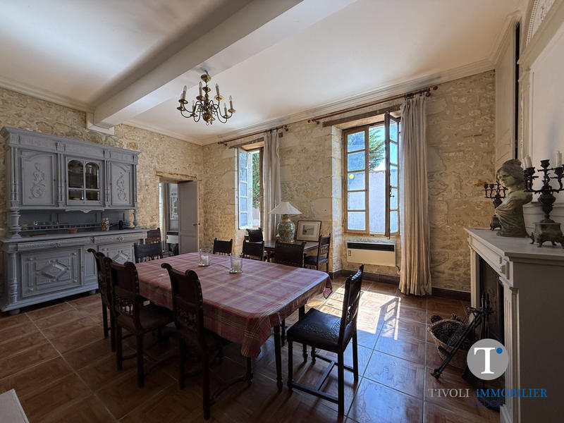 Maison traditionnelle - 234 m² - 8 pièces