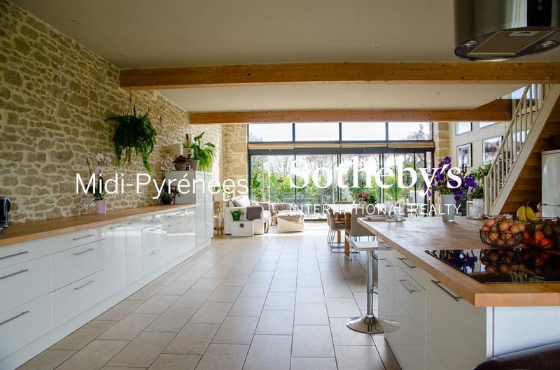 Maison - 655 m² - 13 pièces