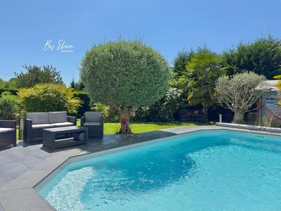 Maison - 245 m² - 7 pièces