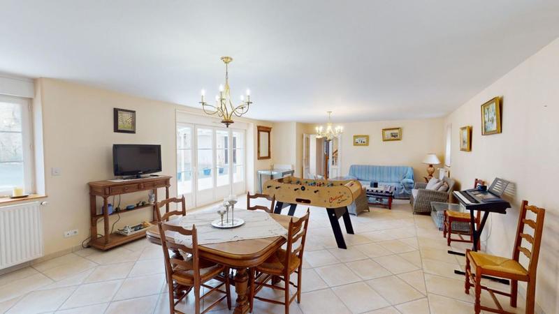 Propriété - 300 m² - 14 pièces