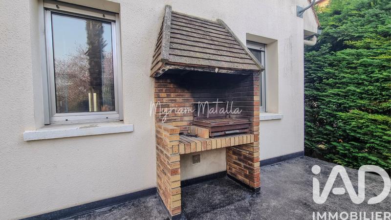 Maison - 220 m² - 8 pièces