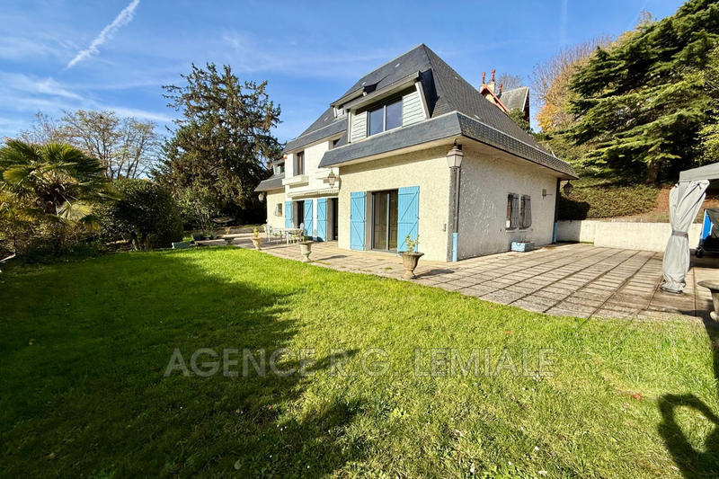 Maison - 180 m² - 7 pièces