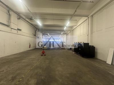 Entrepôt - 1 080 m²