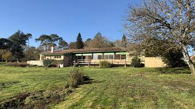 Maison - 235 m² - 7 pièces