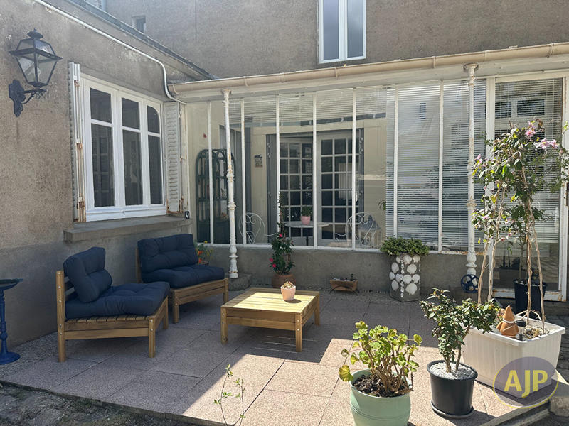 Maison - 220 m² - 7 pièces