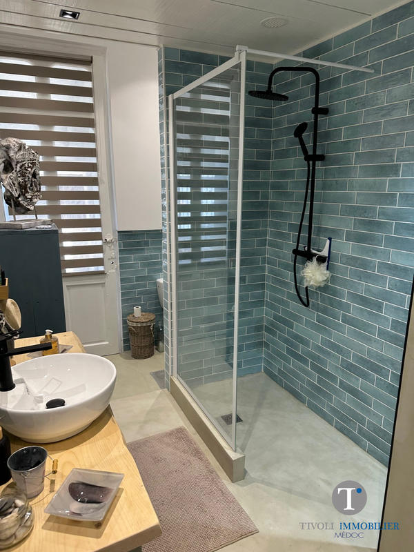 Maison traditionnelle - 267 m² - 9 pièces