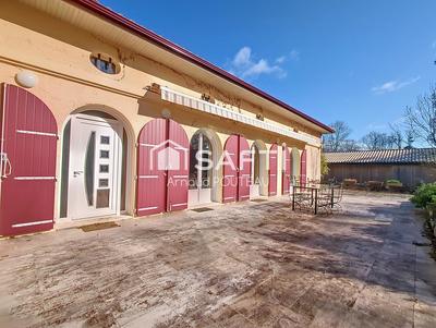 Propriété - 255 m² - 8 pièces