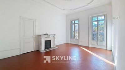 Appartement - 181 m² - 6 pièces