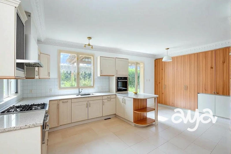 Maison - 177 m² - 6 pièces