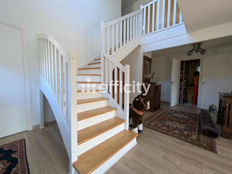 Maison - 232 m² - 8 pièces