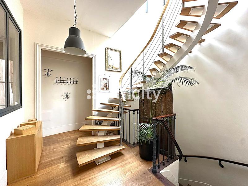 Appartement - 232 m² - 7 pièces