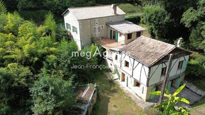 Maison - 220 m² - 10 pièces