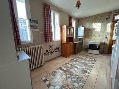 Maison - 140 m² - 5 pièces