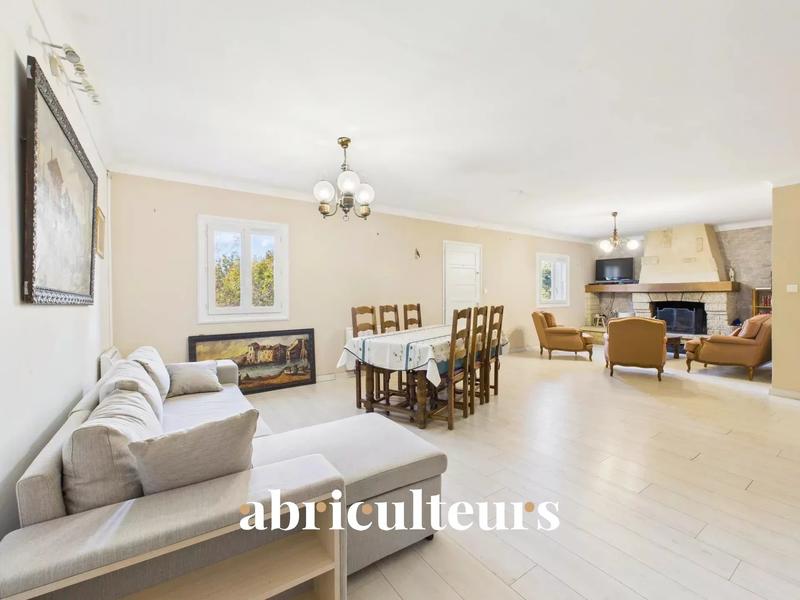 Maison - 232 m² - 8 pièces