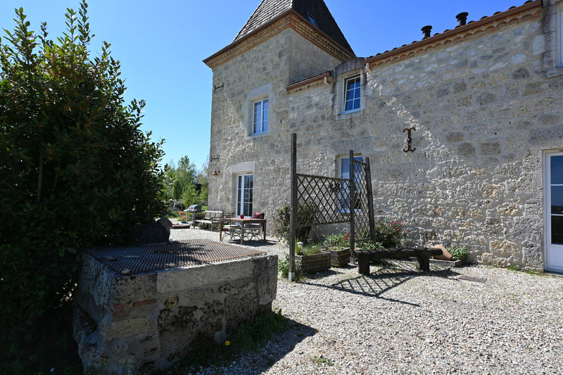 Maison - 374 m² - 13 pièces