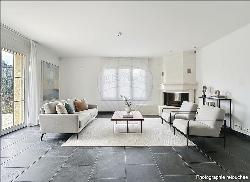 Maison - 250 m² - 7 pièces