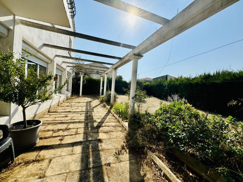 Propriété - 220 m² - 7 pièces