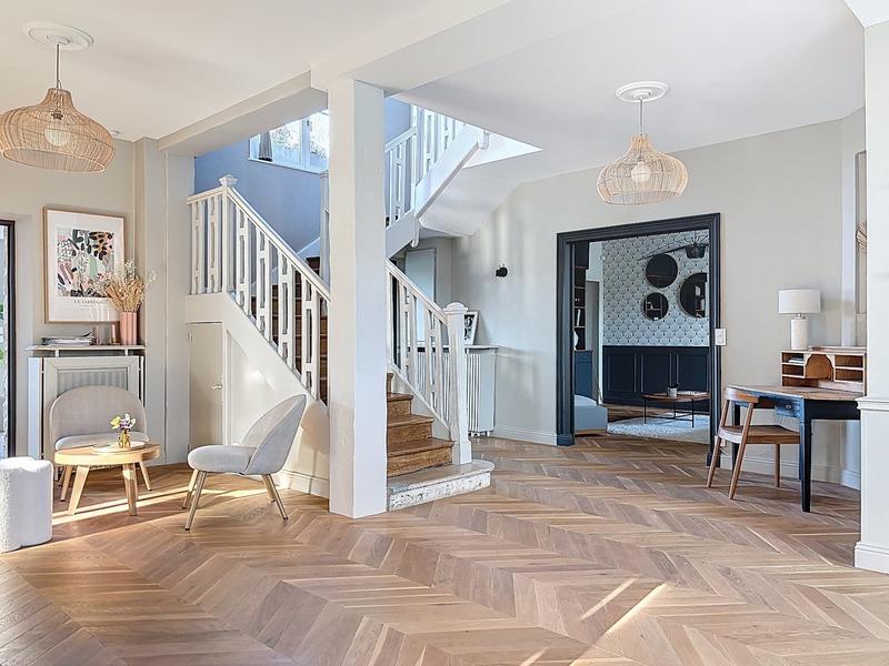 Maison bourgeoise - 300 m² - 9 pièces