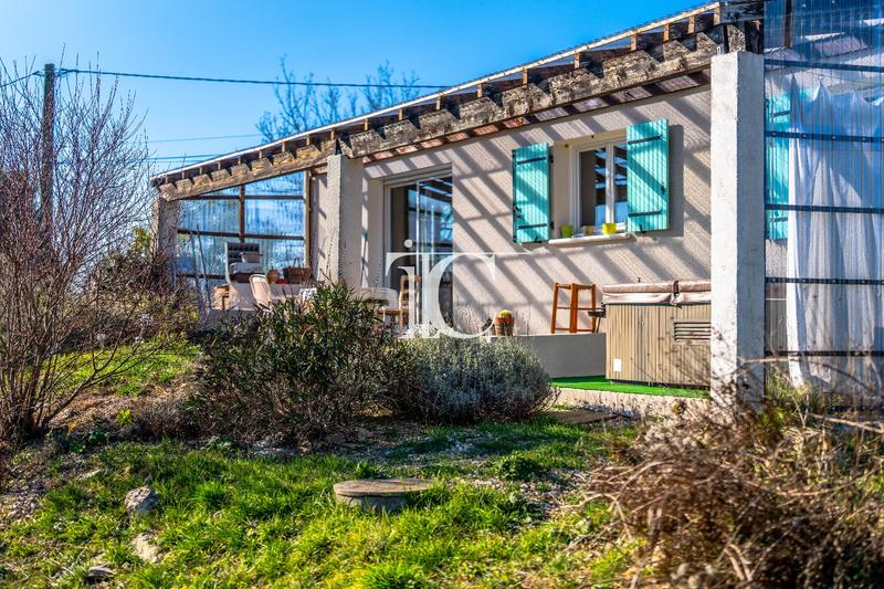 Maison - 95 m² - 4 pièces