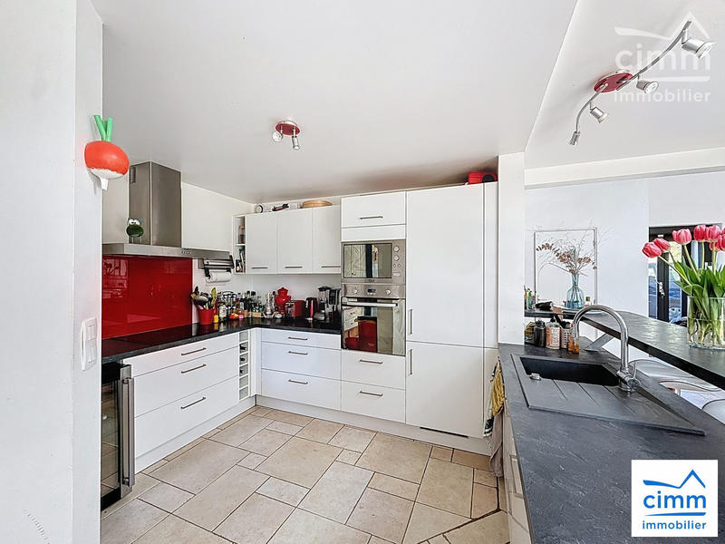 Maison - 202 m² - 7 pièces