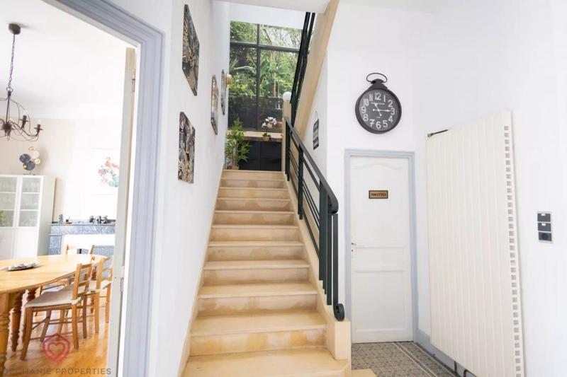 Maison de maîtres - 530 m² - 19 pièces